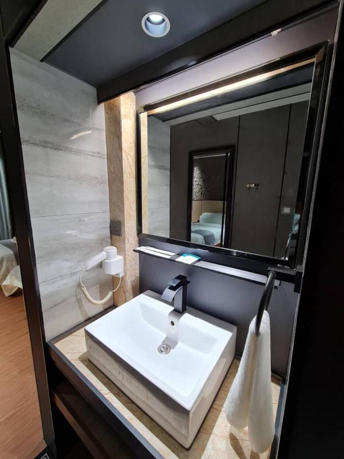 Extreme Boutique Hotel Kluang Esterno foto